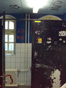 in den toiletten berlins, heute: wasserturm tempelhofer berg